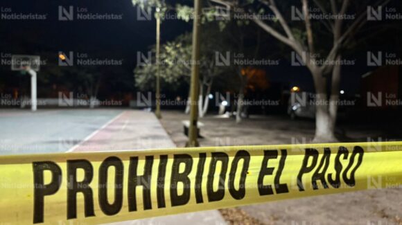 En una cancha de basquetbol, ejecutan a un joven motociclista en Navolato