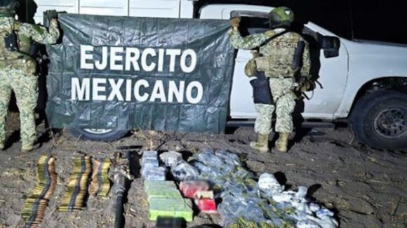 ¡Traía blindaje artesanal! Ejército asegura camioneta, armas, cargadores y droga en Culiacán