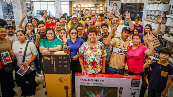 Vibra Radio y Kelder reconocen a sus clientas con grandiosos regalos en “El Cambalache Kelder”