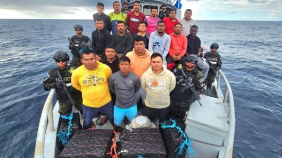 El Salvador decomisa 6.3 toneladas de cocaína; detienen a 17 personas, incluidos tres mexicanos