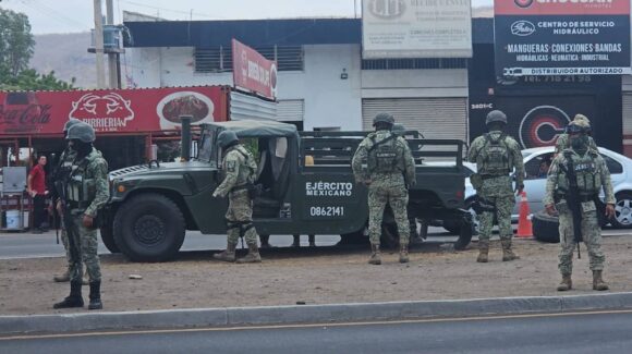 Se accidentan militares al sur de Culiacán