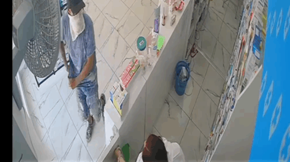 Empleada de farmacia es agredida durante asalto en Mazatlán