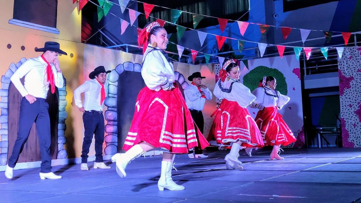 Encuentro de Folclor de Colegio SAM, en Mazatlán