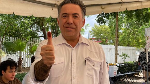 “Yo mismo traigo mis anotaciones”: Enrique Inzunza emite su voto por el Poder Judicial