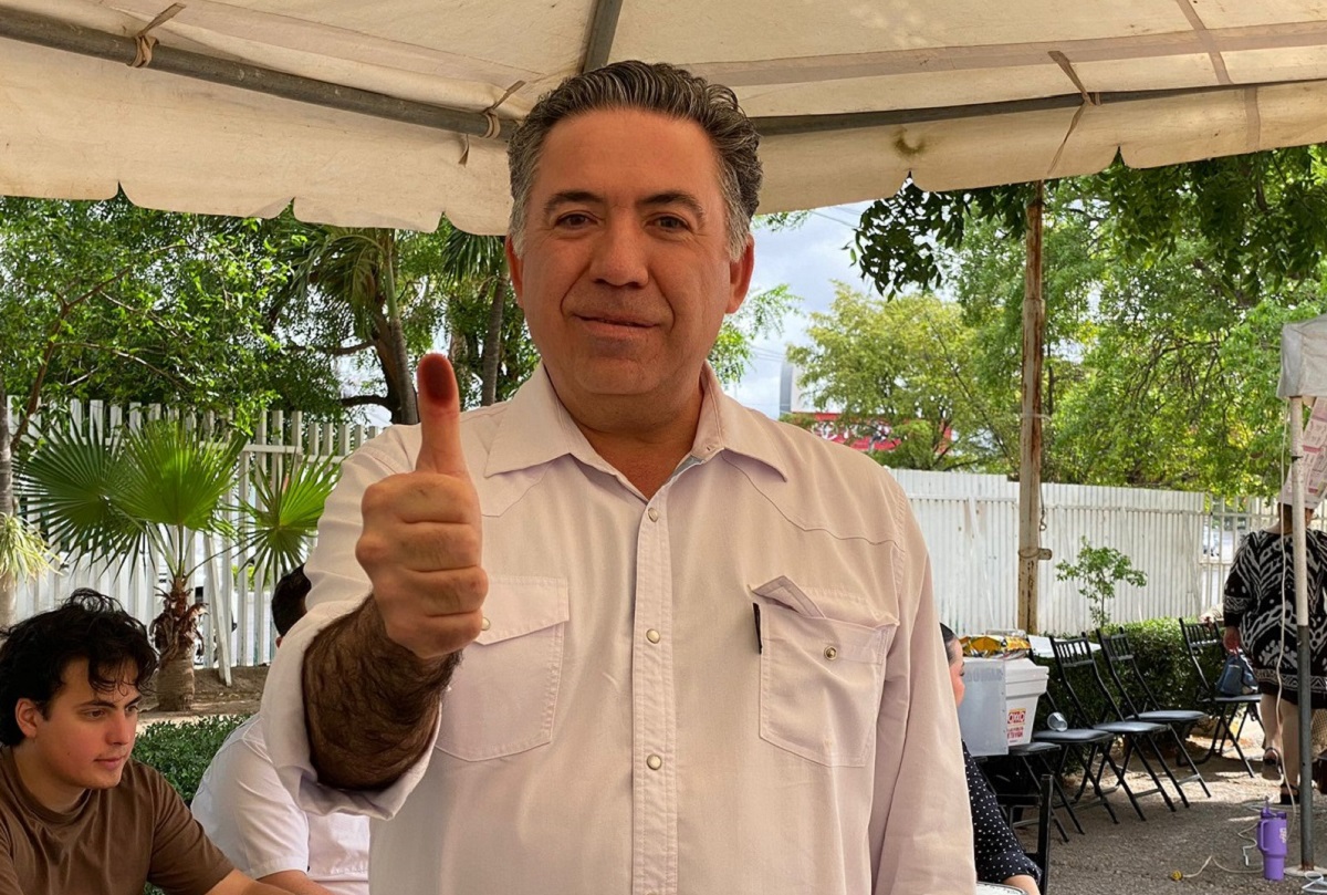“Yo mismo traigo mis anotaciones”: Enrique Inzunza emite su voto por el Poder Judicial