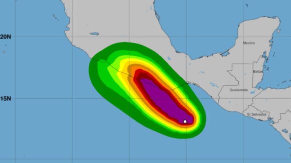 Erick ya es huracán y se dirige a tocar tierra