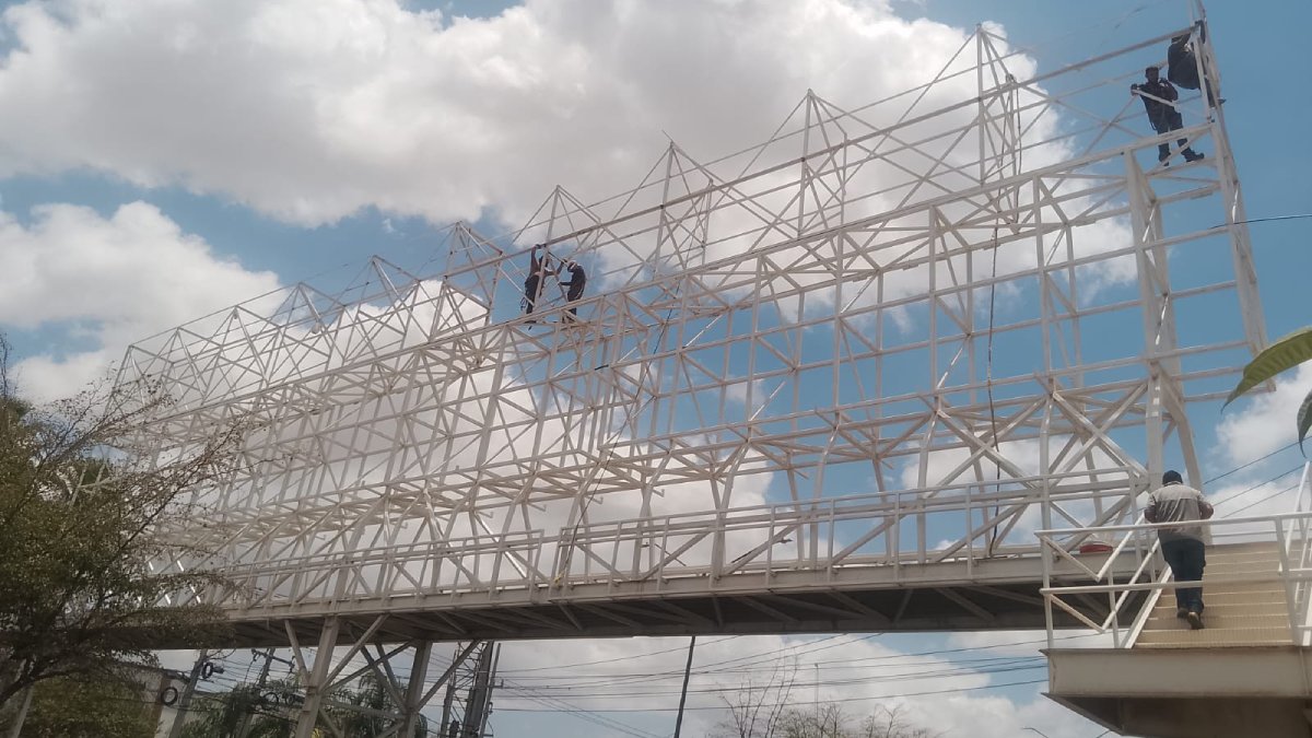 espectacular clausurado en culiacan por riesgo