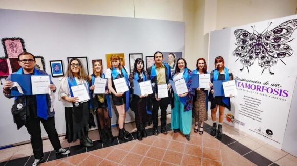 Alumnos de Artes Plásticas en Mazatlán celebran graduación con exposición