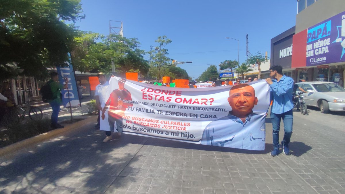 Familia de Omar Adrián, desaparecido en Los Mochis, se reúne con el alcalde de Ahome