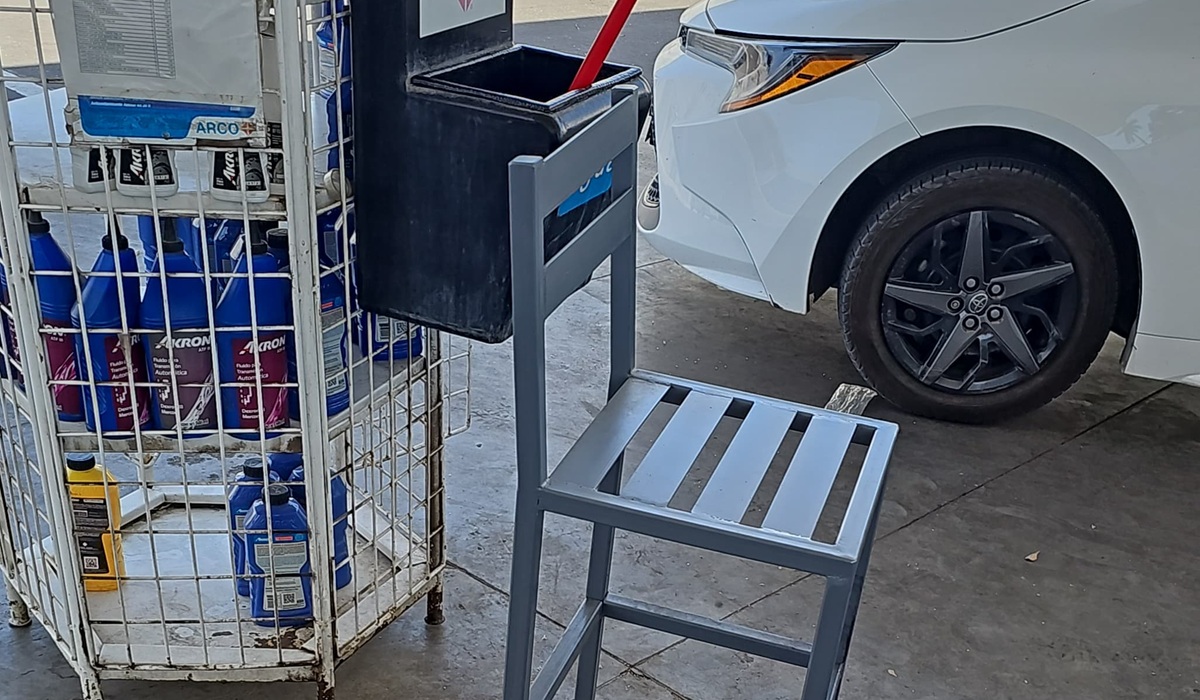 Cumplen con ley silla en gasolineras de Los Mochis