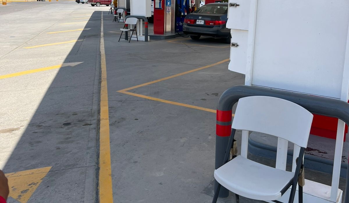 Cumplen con ley silla en gasolineras de Los Mochis