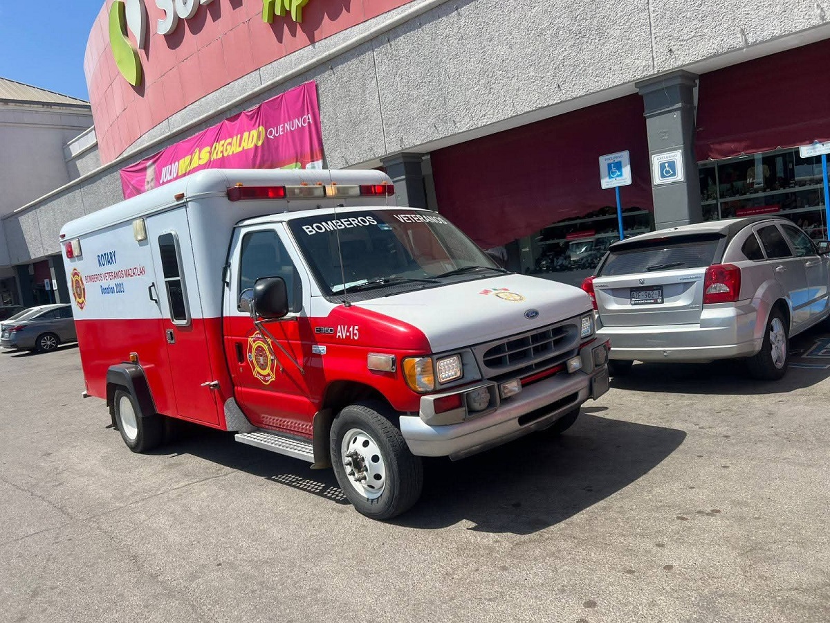 Atienden primer golpe de calor en Mazatlán; adulto mayor se desvanece en los pasillos de tienda de conveniencia