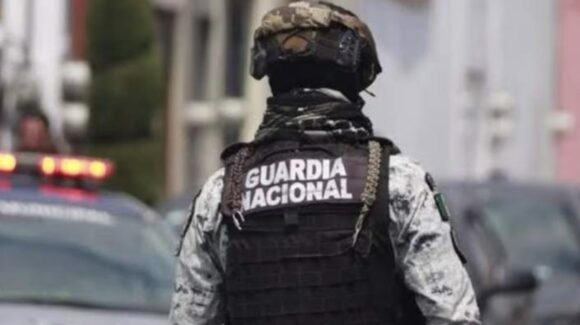 ¡Iban armados! Guardia Nacional detiene a un hombre y una mujer tras persecución en Los Mezcales, Culiacán