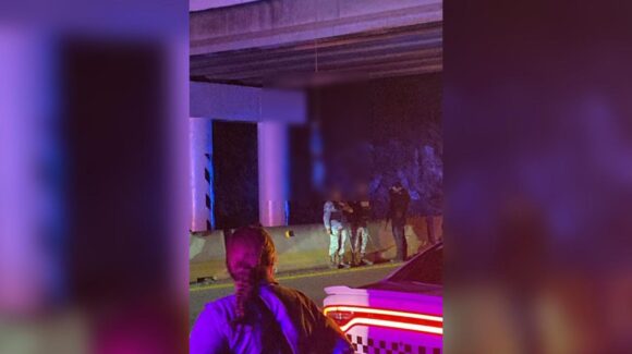 Hallan dos cuerpos colgados de un puente por la autopista Benito Juárez, a la altura de Mocorito
