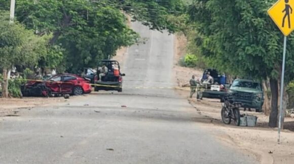Hombre es asesinado a balazos dentro de su vehículo en la comunidad de Emiliano Zapata, en Elota
