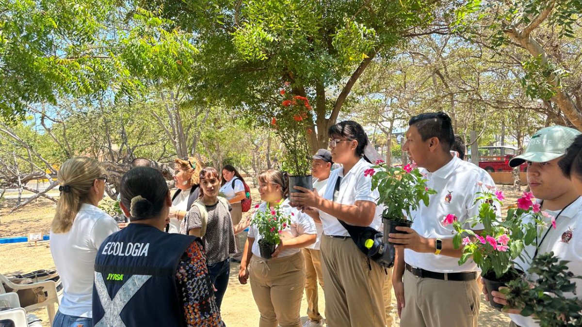 Ecología Municipal imparte charla sobre polinizadores a alumnos del CAM 25 en Mazatlán