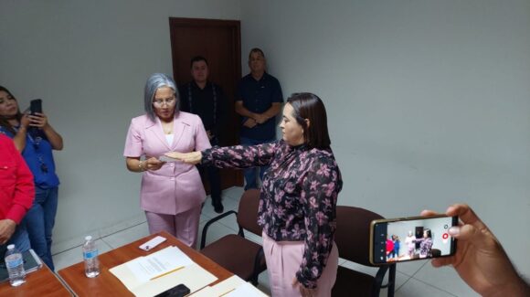 Isaura Bejarano rinde protesta como gerenta de la Japasa, tras dejar la Secretaría del Ayuntamiento de Salvador Alvarado