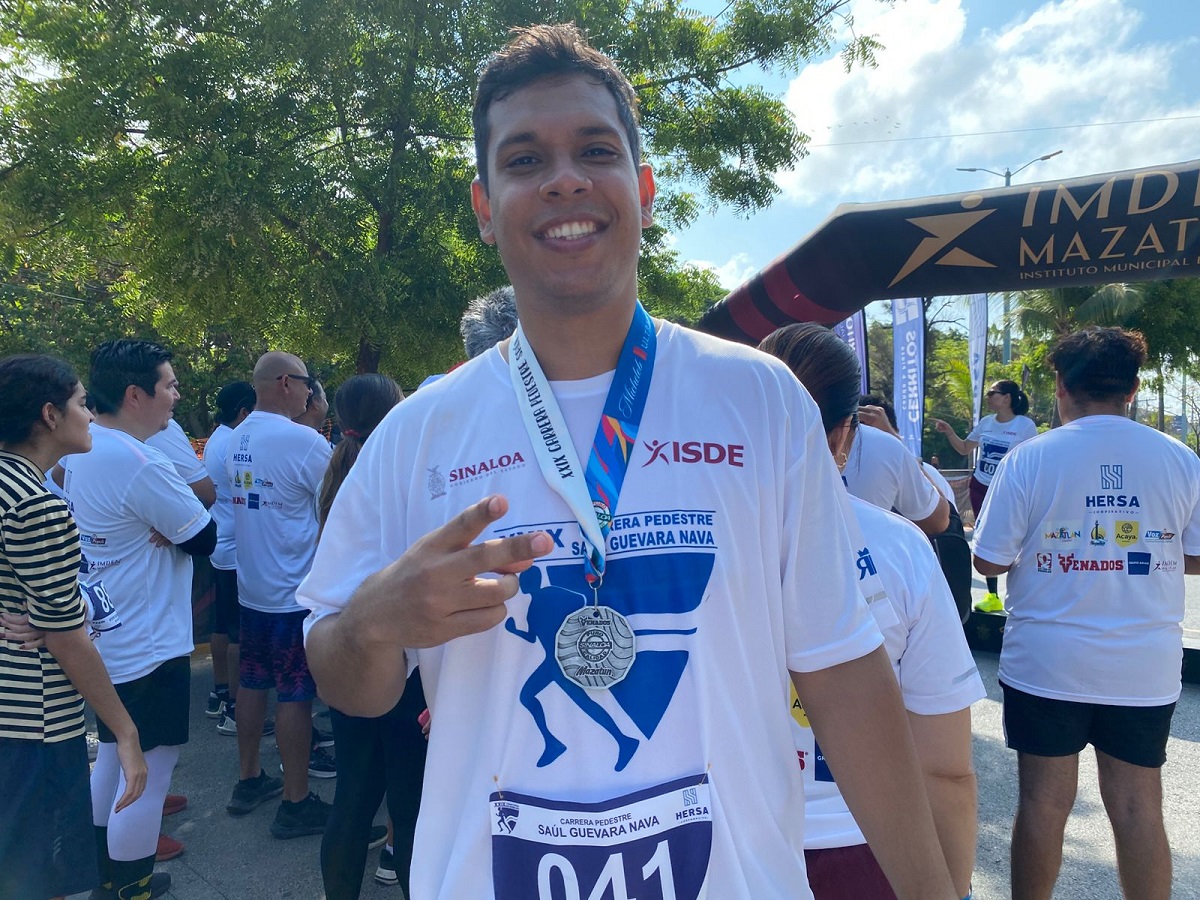 Gana primer lugar Joel Jiménez, reportero de Los Noticieristas, en carrera 'Saúl Guevara Nava’