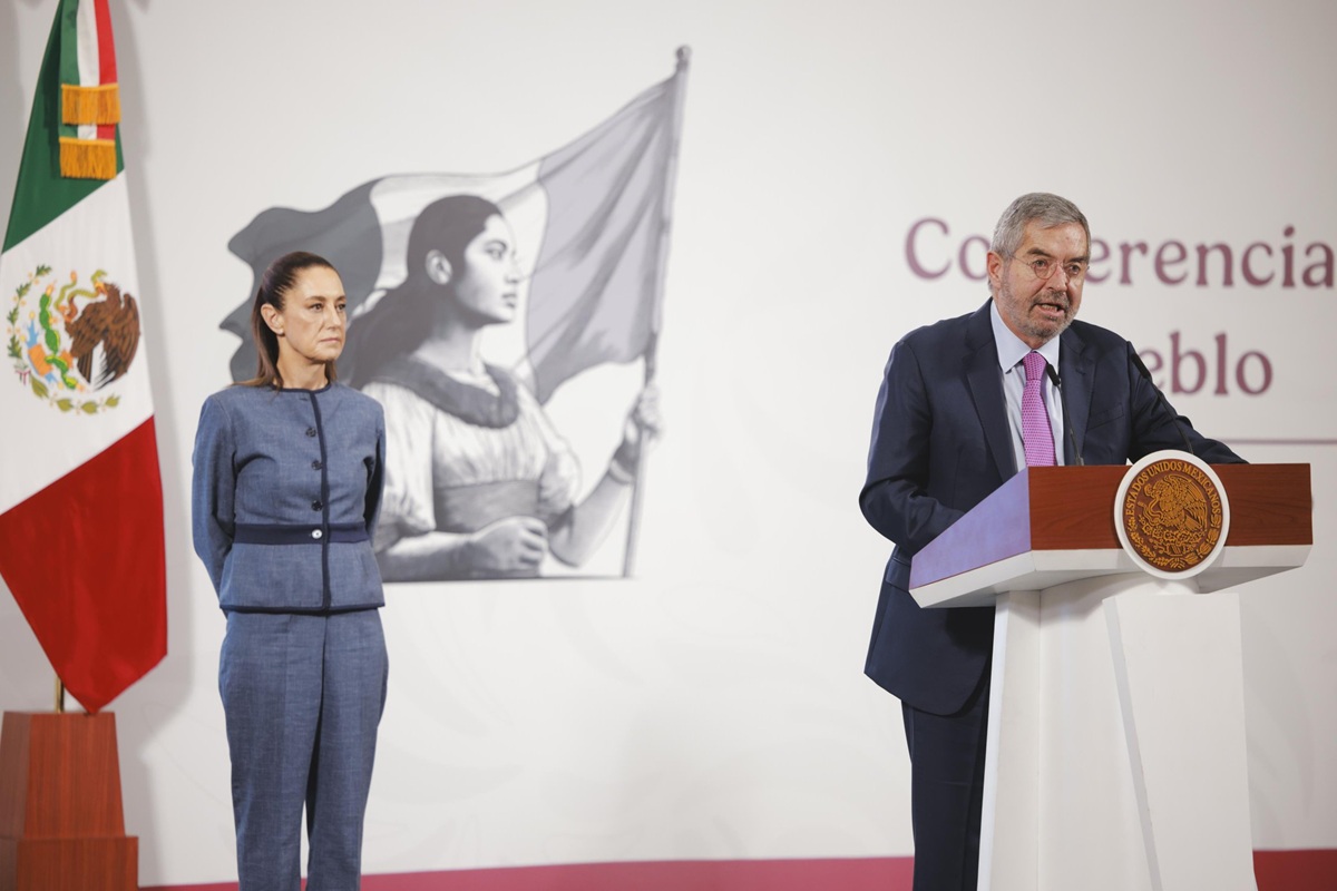 Juan Ramón de la Fuente y Claudia Sheinbaum en conferencia 'mañanera'