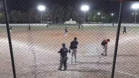 Por mal estado de campos deportivos de beisbol en Ahome, jugador se lesiona; pide reparación urgente
