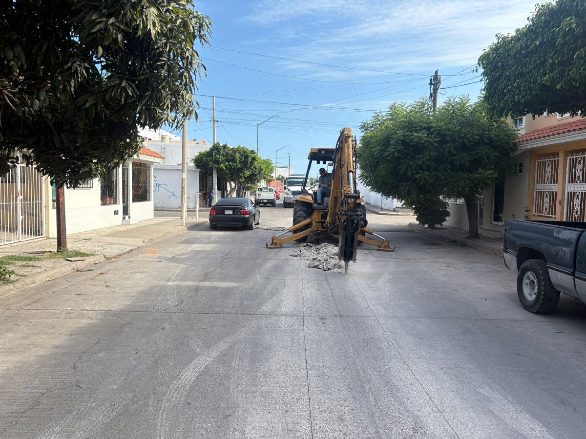 Jumapam atiende derrames de aguas residuales en Infonavit Playas de Mazatlán con renovación de tubería