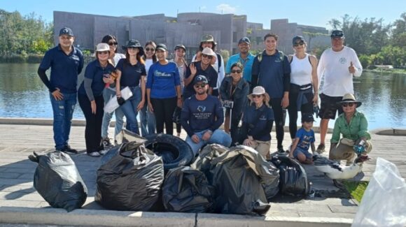 Gran Acuario Mazatlán y MazConCiencia limpian la laguna El Camarón en pro del ecosistema urbano
