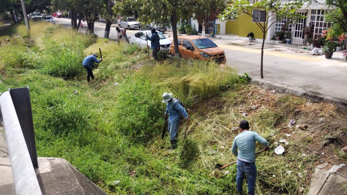 limpieza de canales pluviales en Mazatlán