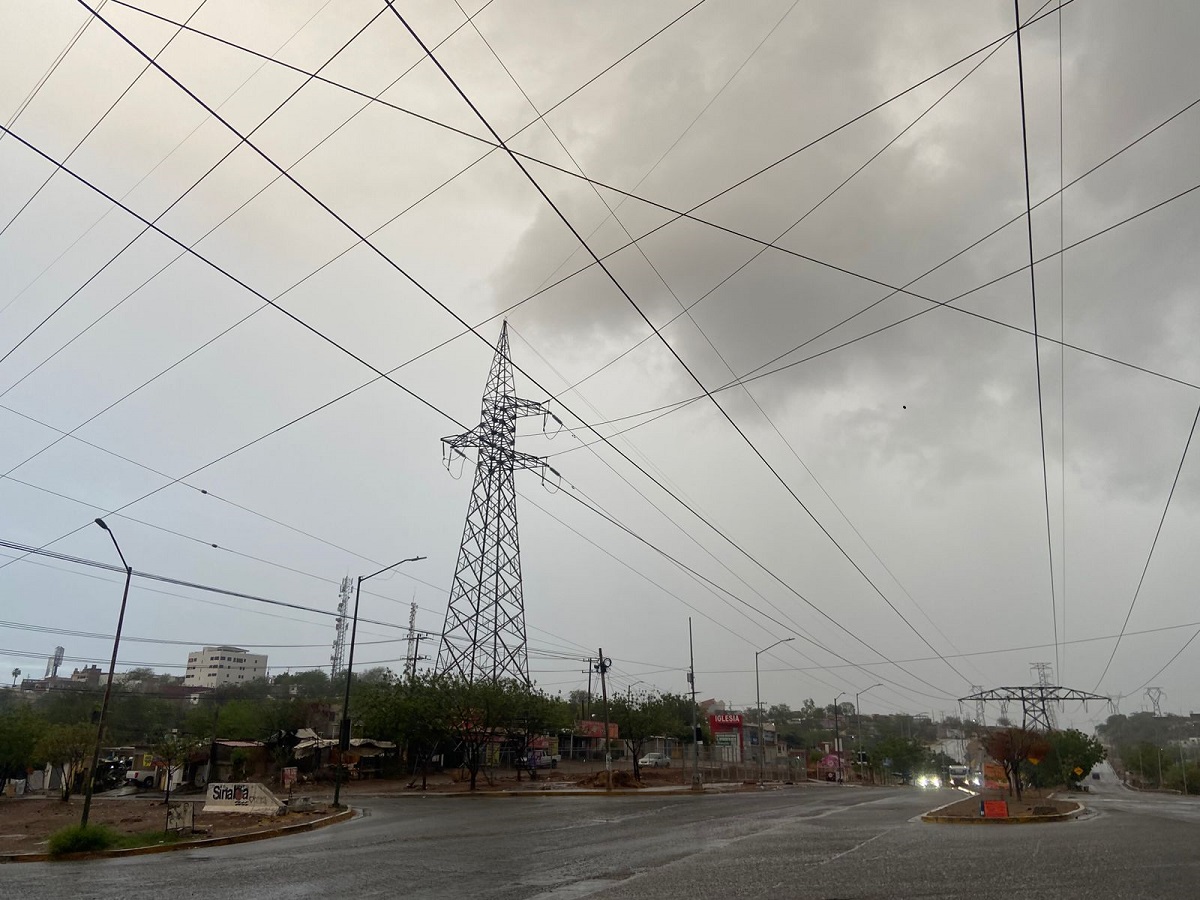 Amanece Culiacán con lluvias fuertes a moderadas