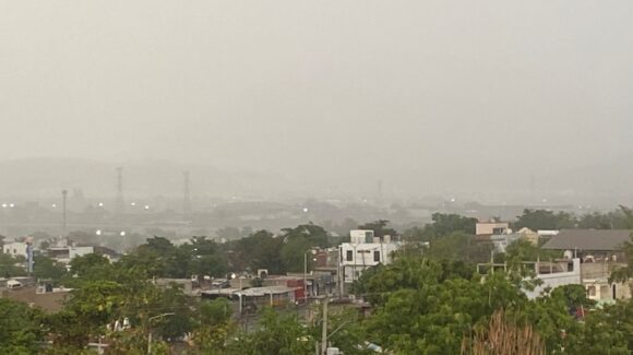 ¡La ropa! Amanece Culiacán con lluvias fuertes a moderadas