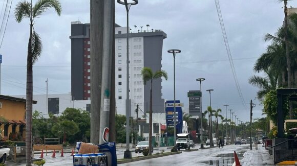 Cae lluvia en Mazatlán y Escuinapa; deja al menos 10 colonias sin luz en el puerto