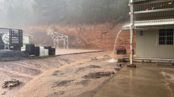 ¡Qué llovidón! Se presentan intensas lluvias en Santa Gertrudis, Badiraguato