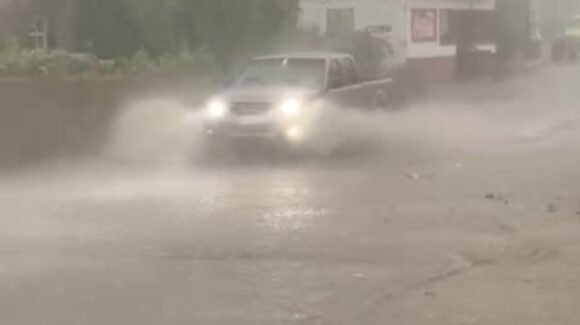 Lluvia y granizo sorprenden en San Ignacio; se cumple pronóstico de Protección Civil