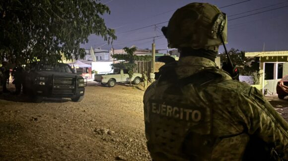 Con mensaje en cartulina y envuelto en plástico, hallan ejecutado a un hombre en la Amado Nervo de Culiacán