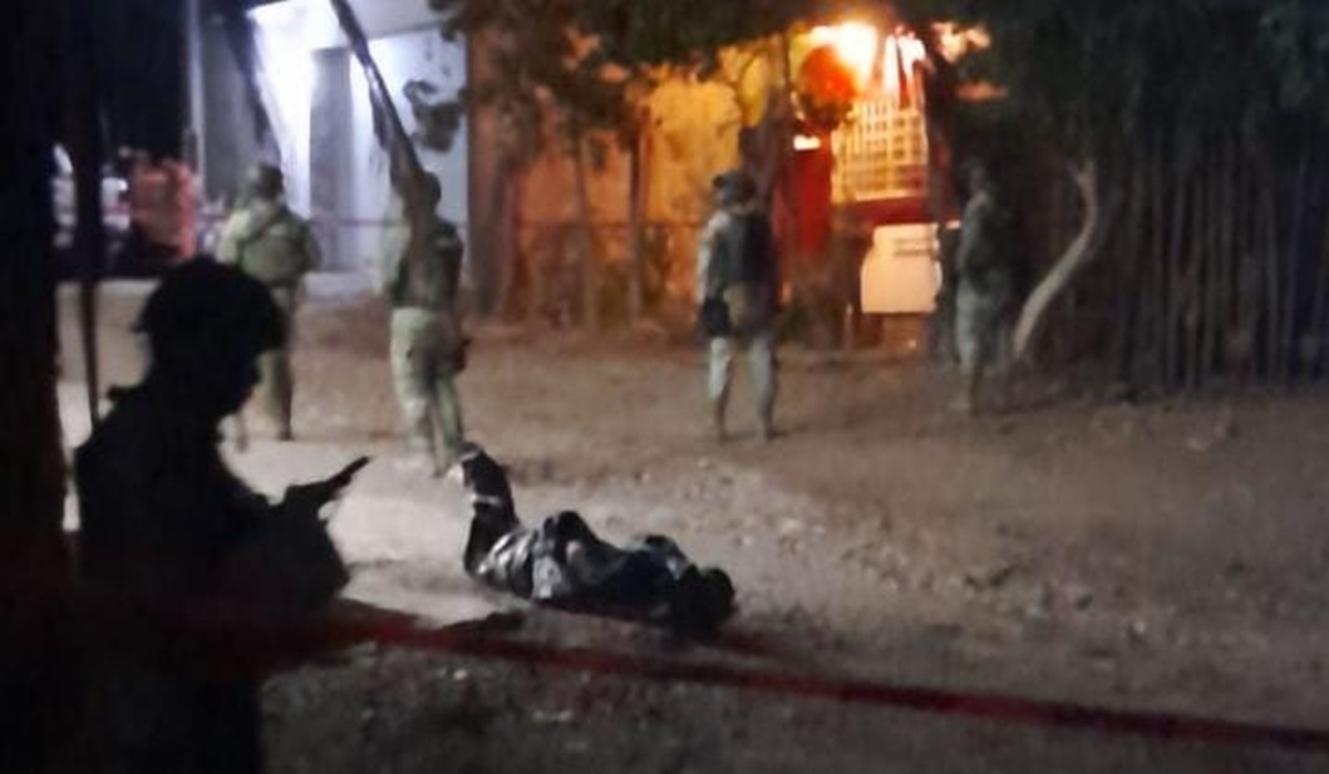 Localizan persona sin vida envuelto en plástico negro en Villa Bonita, en Culiacán