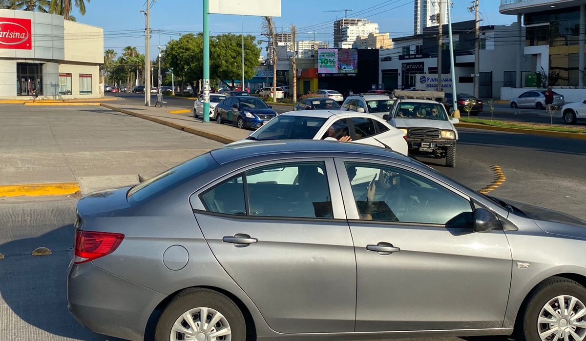Locatarios de Gran Plaza Mazatlán critican instalación de casetas de cobro en estacionamiento