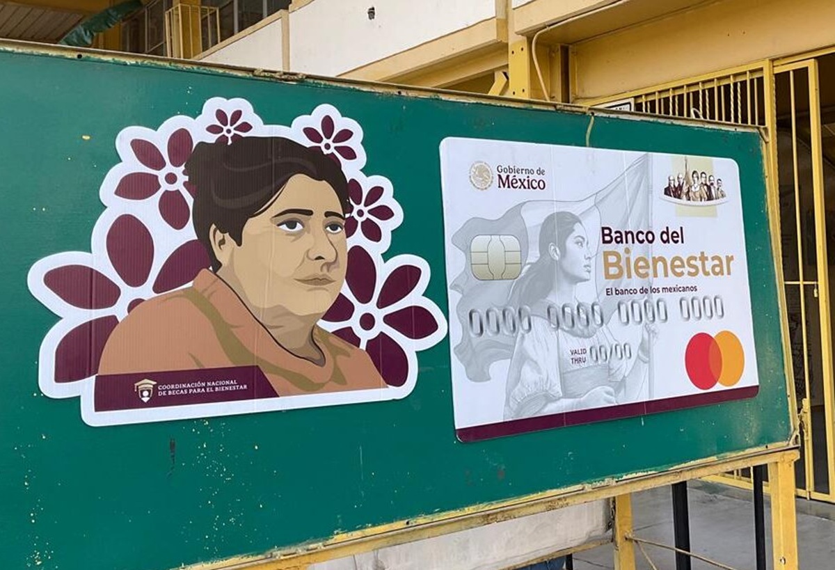 Logotipo de la beca Rita Cetina y tarjeta del Banco del Bienestar