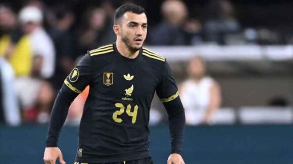 La Selección Mexicana anuncia la baja de Luis Chávez por lesión