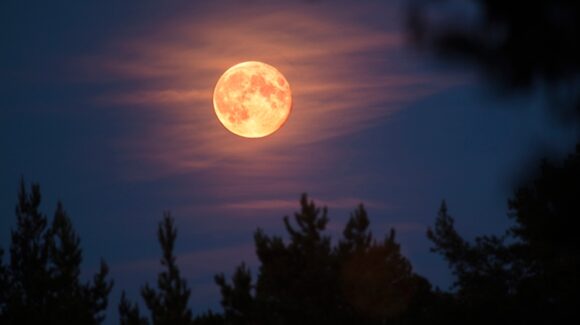 ¿Qué nos trae junio? ‘Luna de Fresa’ y los fenómenos astronómicos del sexto mes de 2025