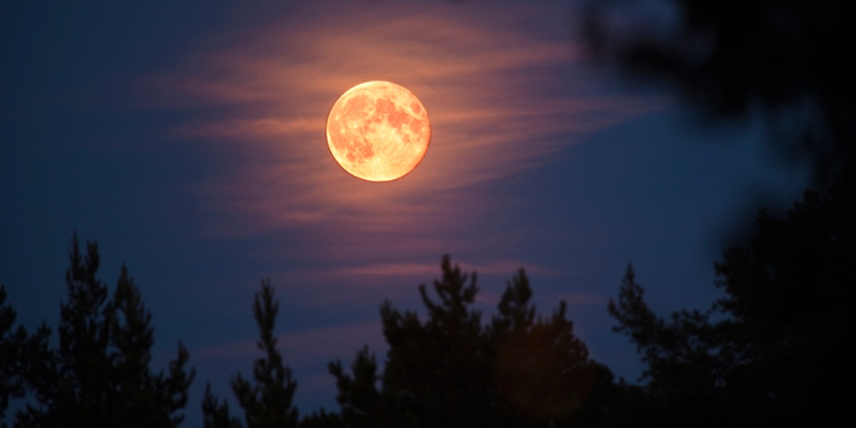 Luna llena de junio llamada de fresa