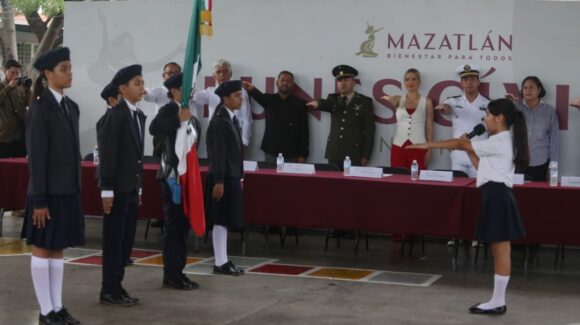 Llevan el Lunes Cívico a la Primaria 13 de Septiembre en Mazatlán y reconocen su apoyo al medio ambiente