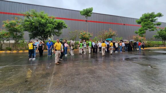 Cerca de 500 personas evacuadas en macrosimulacro en Plaza Ceiba; participó PC, Bomberos y Cruz Roja