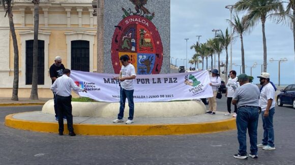 Frente Nacional Cívico realiza manifestación en el malecón de Mazatlán