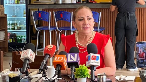 Regidora de Mazatlán señala que 30 auxiliares viales tienen mes y medio sin recibir salario