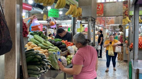 Verduras se mantiene estables durante las ventas decembrinas: los precios son nobles, señalan locatarios del Mercado Garmendia