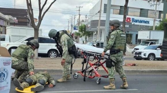 Muere militar tras caer de una patrulla en movimiento en Culiacán, Sinaloa