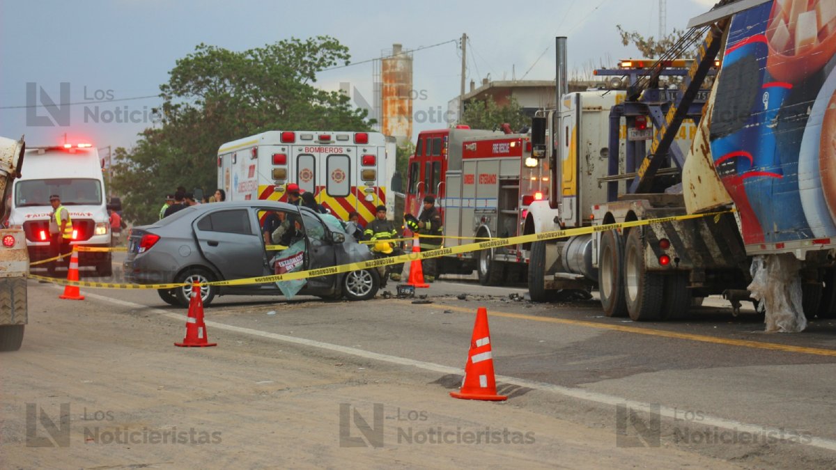 Mujer pierde la vida y hombre resultan herido en accidente en la carretera libre Mazatlán, Culiacán