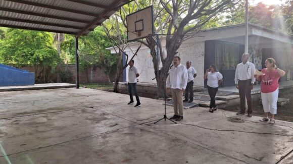 Director de Secundaria Solidaridad en Mazatlán denuncia intento de encubrimiento tras protesta en su contra