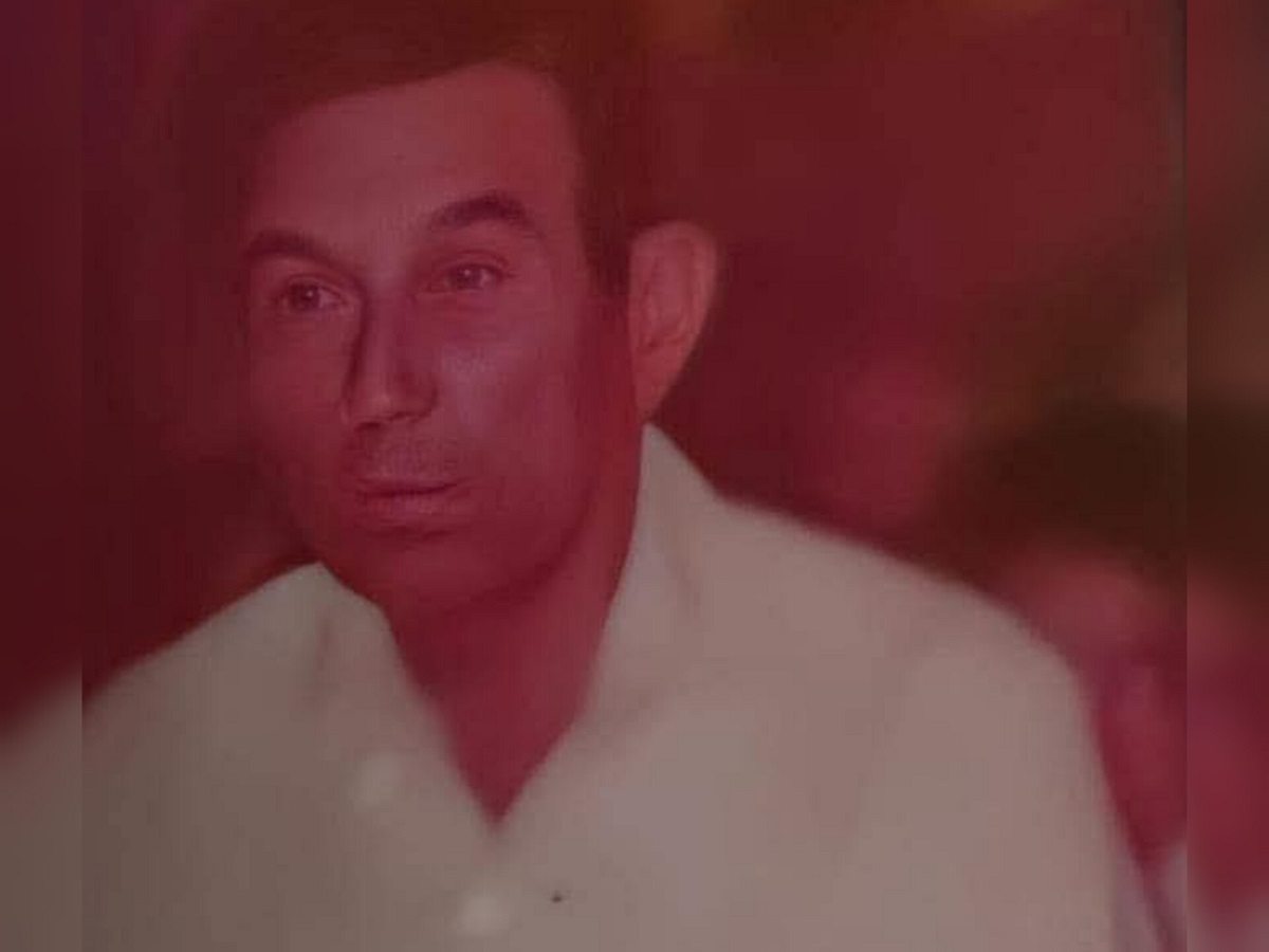 Celebra Rocha hoy su cumpleaños 76 y recuerda a su papá este Día del Padre