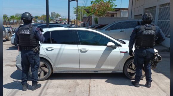Tras persecución, conductor choca, huye y deja abandonado un carro robado en Valle Alto, Culiacán