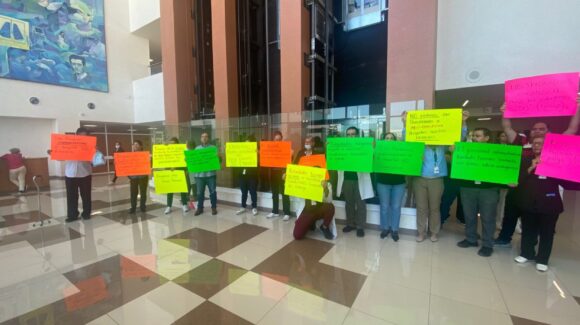 ¡En exigencia de respeto a condiciones laborales! Se manifiesta personal de Salud en todo Sinaloa
